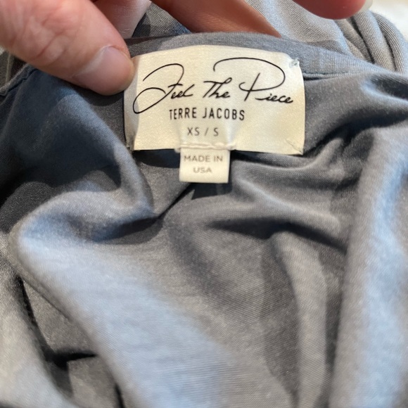 Feel the piece Terre Jacobs off the shoulder bell sleeves loose fit - Picture 5 of 9